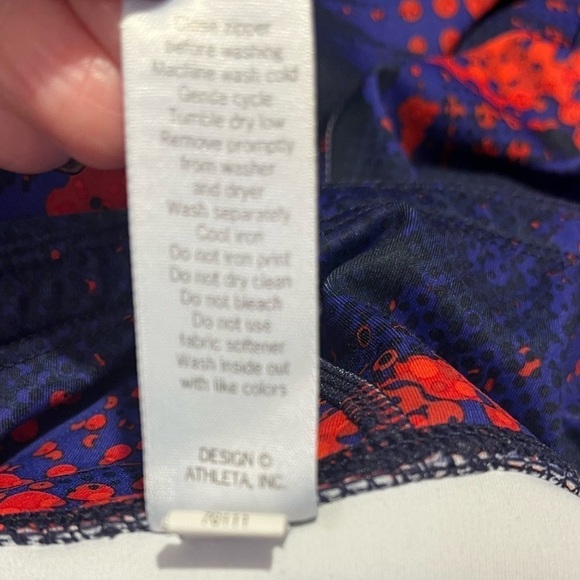 Athleta Sonar Red/Blue Capri Leggings Sz M - Picture 7 of 7